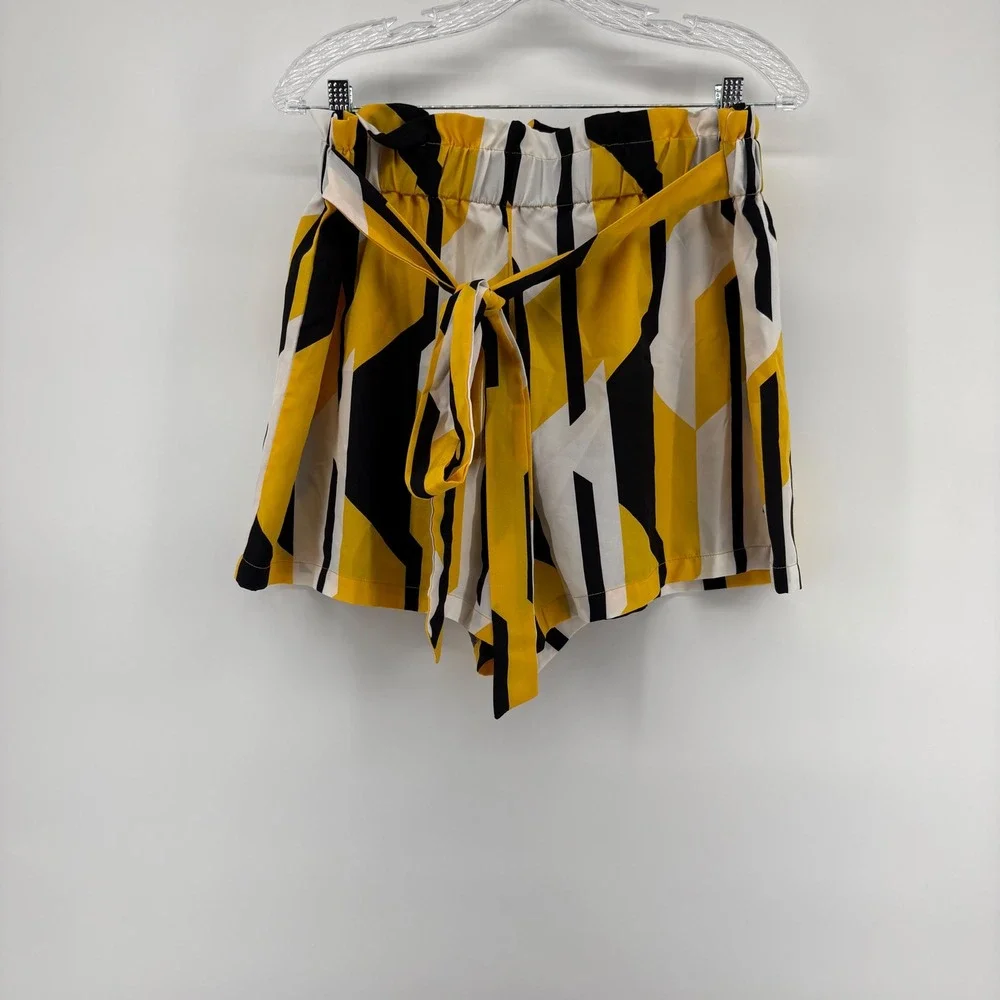 SHEIN Curve Women's 1XL‎ Geometric Print Paperbag Waist Shorts Yellow Black